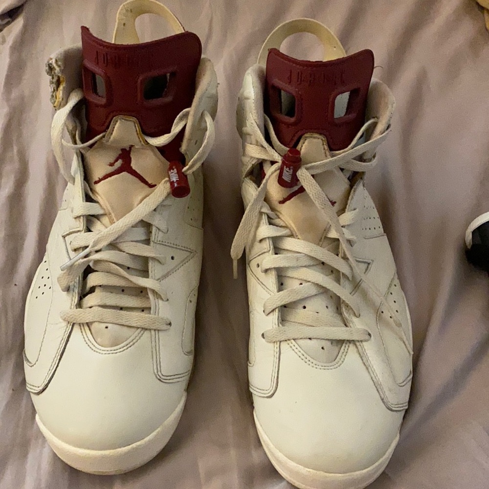 Jordan 6 maroon